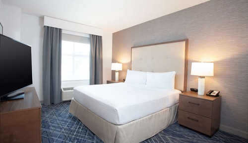 Suite, 1 très grand lit, accessible aux personnes à mobilité réduite (Roll-In Shower)