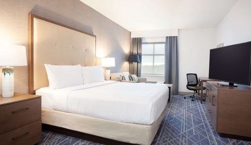 Suite, 1 très grand lit, accessible aux personnes à mobilité réduite (Roll-In Shower)
