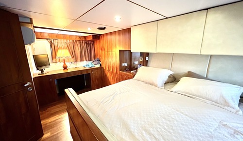 Seacation on Yatch (3pm - 9pm) + 4 Hours