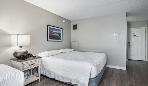 Chambre, plusieurs lits, bain à remous (FBSDK)