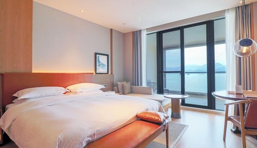 Chambre Premium, 1 très grand lit, balcon, vue lac