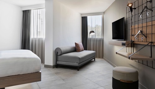 Chambre, 1 grand lit et 1 canapé-lit