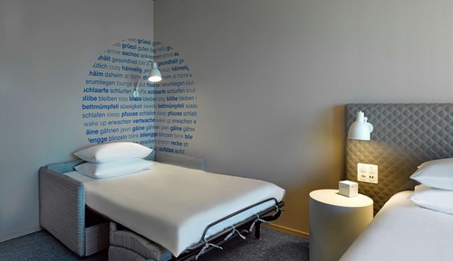 Chambre, plusieurs lits
