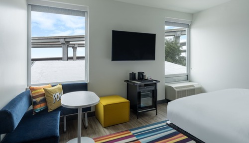 Chambre, 1 très grand lit, non-fumeurs (Hearing Accessible)