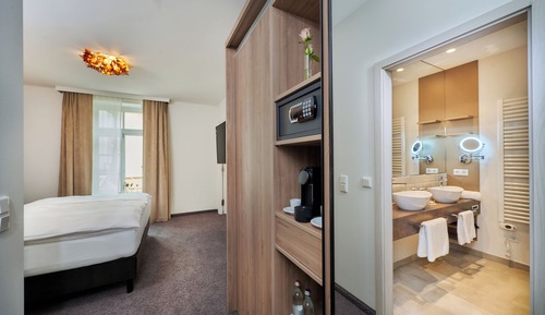 Suite Junior, 1 très grand lit, baignoire, vue ville