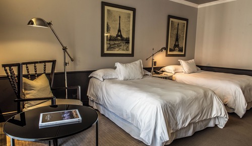 Chambre, balcon (The Singular Twin)