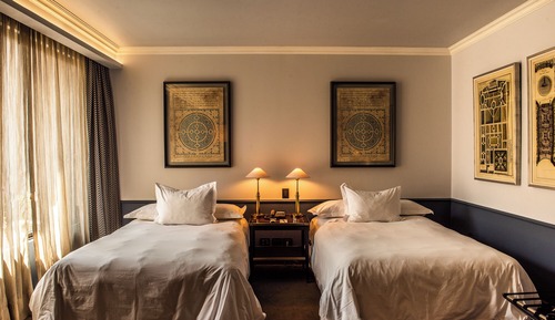 Chambre (The Singular)