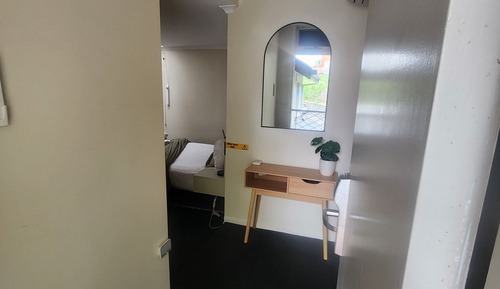 Chambre Standard, 1 grand lit (Free Wi-Fi & Parking)