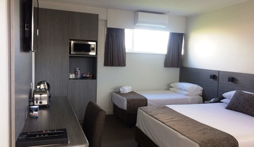 Chambre standard, 1 lit double et 1 lit une place