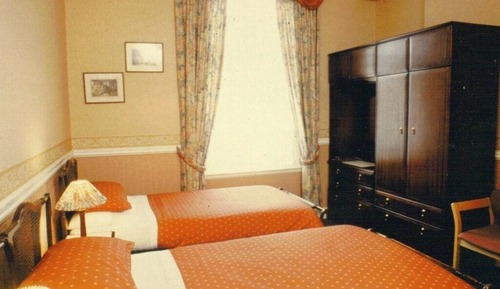 Chambre Standard avec lits jumeaux, salle de bains attenante
