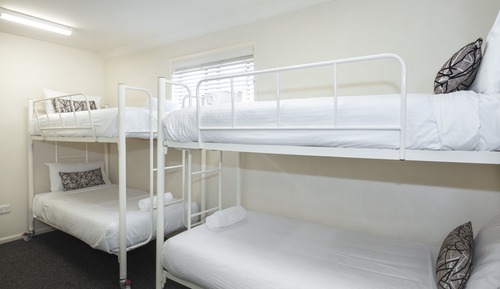 Appartement Familial, 1 chambre, réfrigérateur et four à micro-ondes, rez-de-chaussée