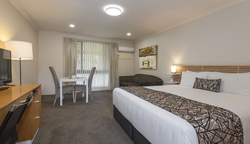 Chambre Exécutive, 1 très grand lit, rez-de-chaussée
