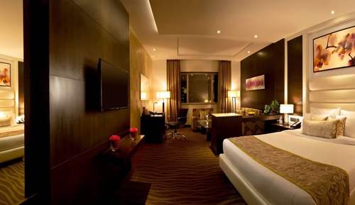 Suite, 1 très grand lit, vue piscine