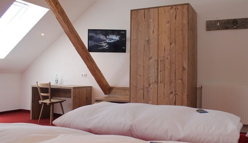 Chambre Triple, salle de bains attenante