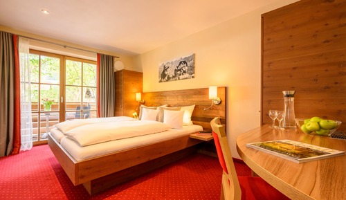 Chambre Double Confort, 1 très grand lit et 1 canapé-lit