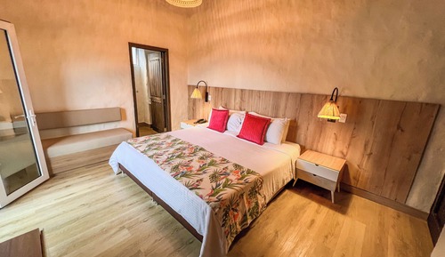 Chambre Double Supérieure, 1 lit double, balcon, vue ville