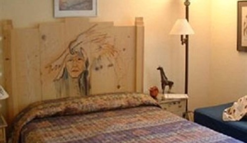Chambre, 1 grand lit, salle de bains commune