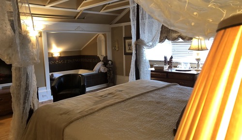 Chambre Supérieure, 1 très grand lit, baignoire à jets