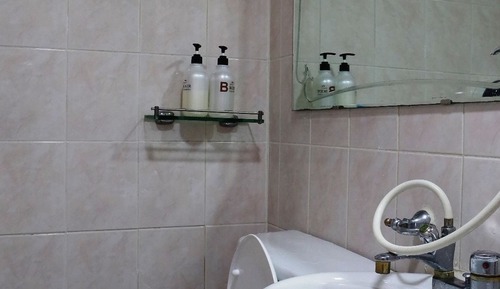 Chambre avec lits jumeaux, salle de bains privée (Bunk)