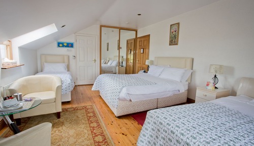 Chambre Familiale, salle de bains attenante