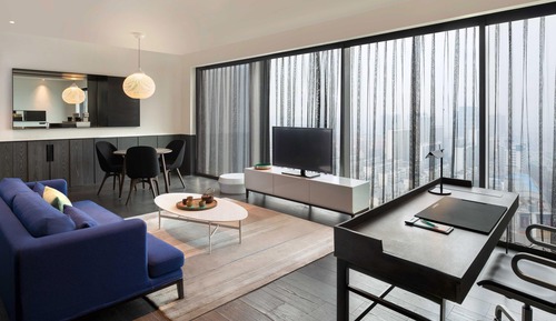 Suite, 1 très grand lit, vue ville