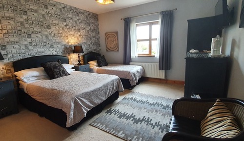 Chambre Double, salle de bains attenante