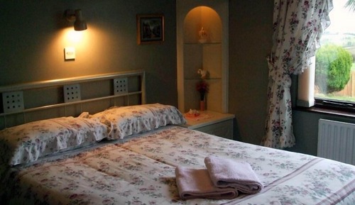 Chambre Double, salle de bains attenante