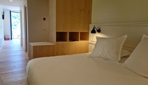 Chambre Double Deluxe, 1 très grand lit et 1 canapé-lit, terrasse, vue lac