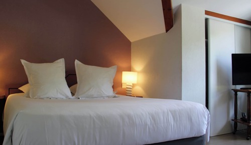 Chambre Double Confort, 1 lit double et 1 canapé-lit