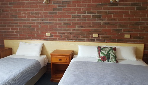 Chambre avec lits jumeaux, vue montagne