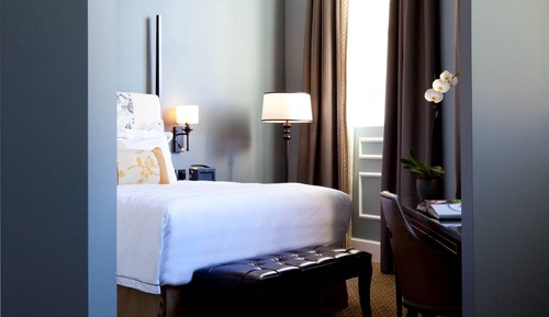 Chambre, 1 grand lit (Courtyard Double)