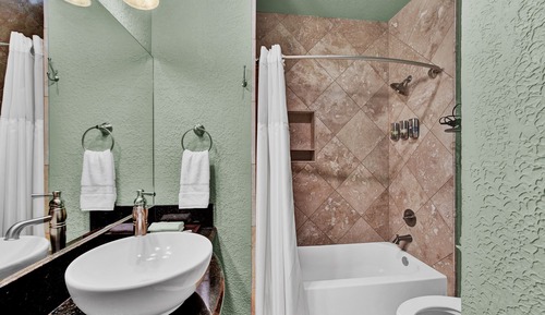 Chambre Quadruple Standard, salle de bains attenante (Elmarae)