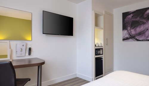 Chambre Standard, 1 lit double, accessible aux personnes à mobilité réduite