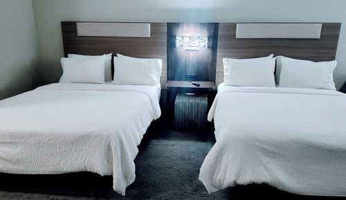 Chambre Standard, 2 grands lits (Communications)