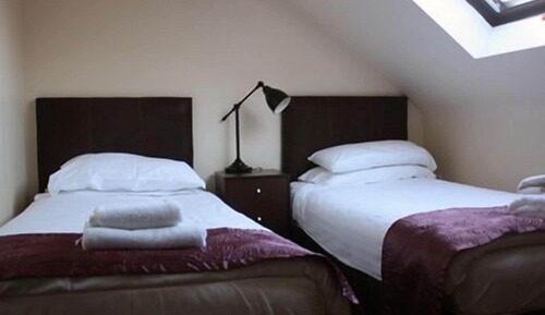 Chambre Supérieure avec lits jumeaux, salle de bains attenante