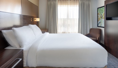 Suite, 1 très grand lit et 1 canapé-lit, non-fumeurs, en angle (Hearing Accessible)