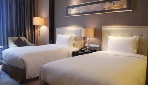 Chambre Exécutive, accès salon affaires, vue fleuve
