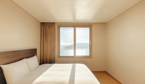 [Family All-in:2Adults+1Child]Vista Suite(Kitchen/Panoramic)-Breakfast+Dinner+WaterPark OR YachtTour