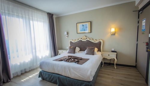 Chambre Double Standard, 1 grand lit, balcon