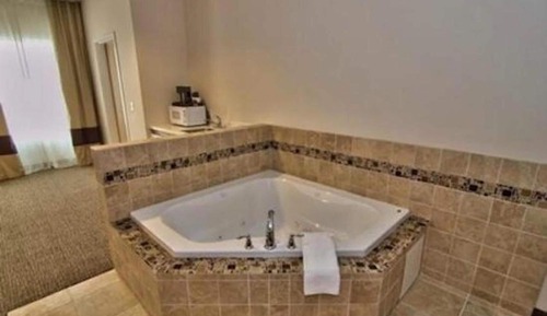 Suite, 1 très grand lit, non-fumeurs, bain à remous