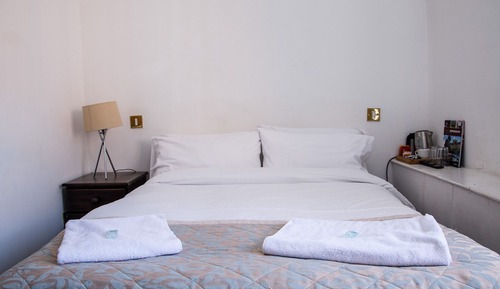 Chambre Simple, salle de bains commune