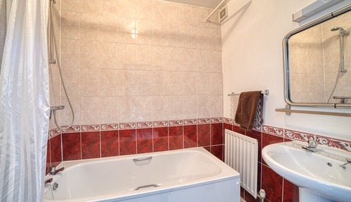 Chambre Double Tradition, salle de bains attenante (Village view)