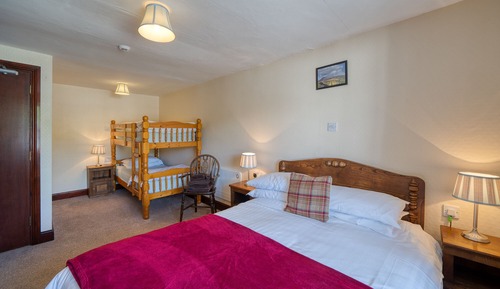 Suite Supérieure, salle de bains attenante (Village View)