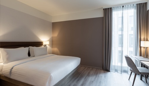 Chambre, 1 très grand lit