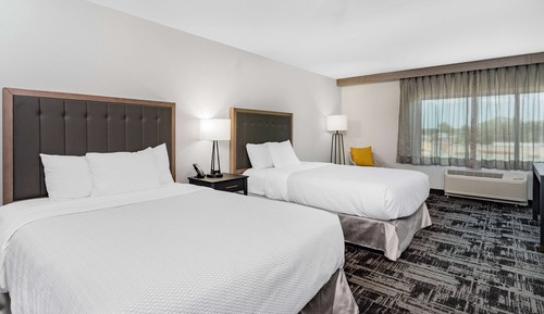 Chambre, 2 grands lits, accessible aux personnes à mobilité réduite (Mobility,Tub w/Grab Bars)