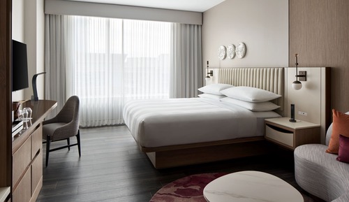 Chambre, 1 très grand lit, non-fumeurs