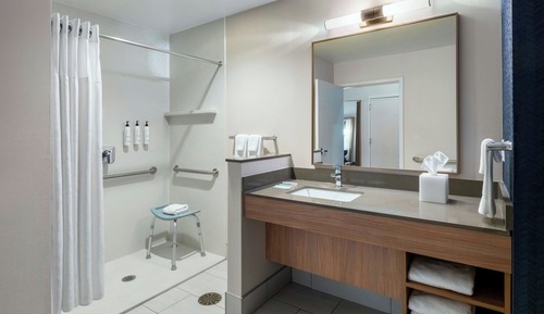 Chambre, 2 grands lits, non-fumeurs (Mobility/Hearing Access, Roll-in Shwr)