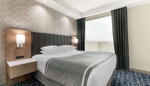 Suite, 1 très grand lit, non-fumeurs, coin cuisine (Shower Only;with Sofabed)
