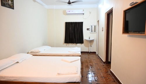 Chambre Quadruple Standard (AC)