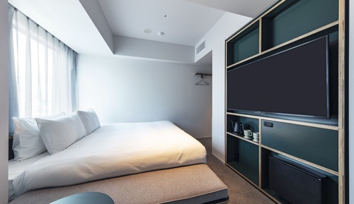 Chambre, non-fumeurs (Large Corner King, upto 2adult 1child)